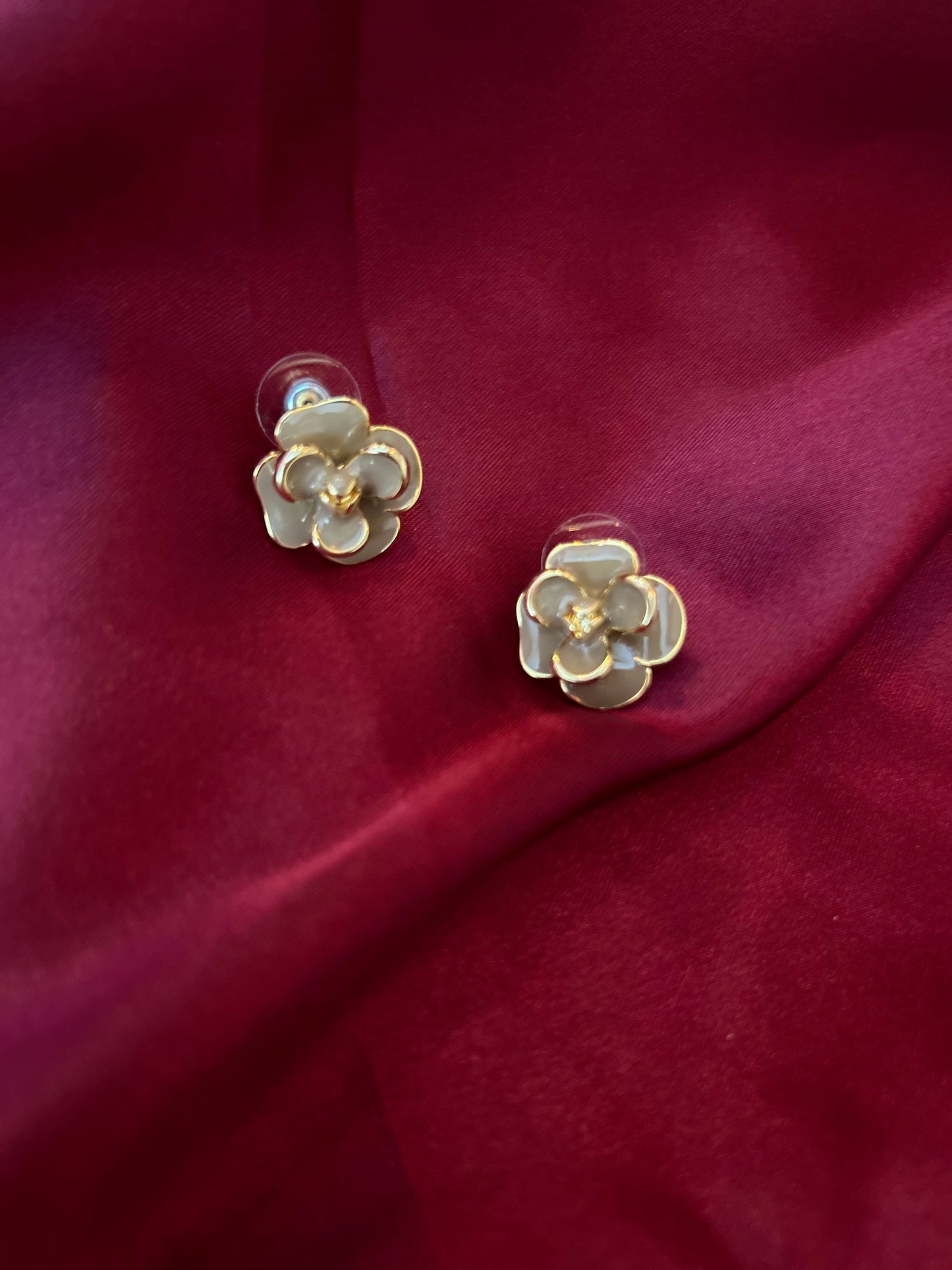 Gray Golden Flower Earrings for your Modern look