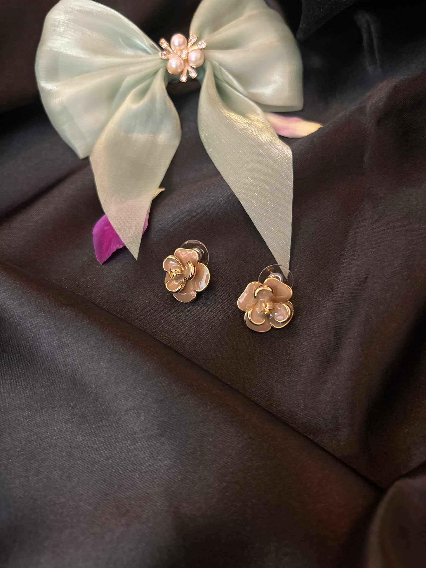 Gray Golden Flower Earrings for your Modern look